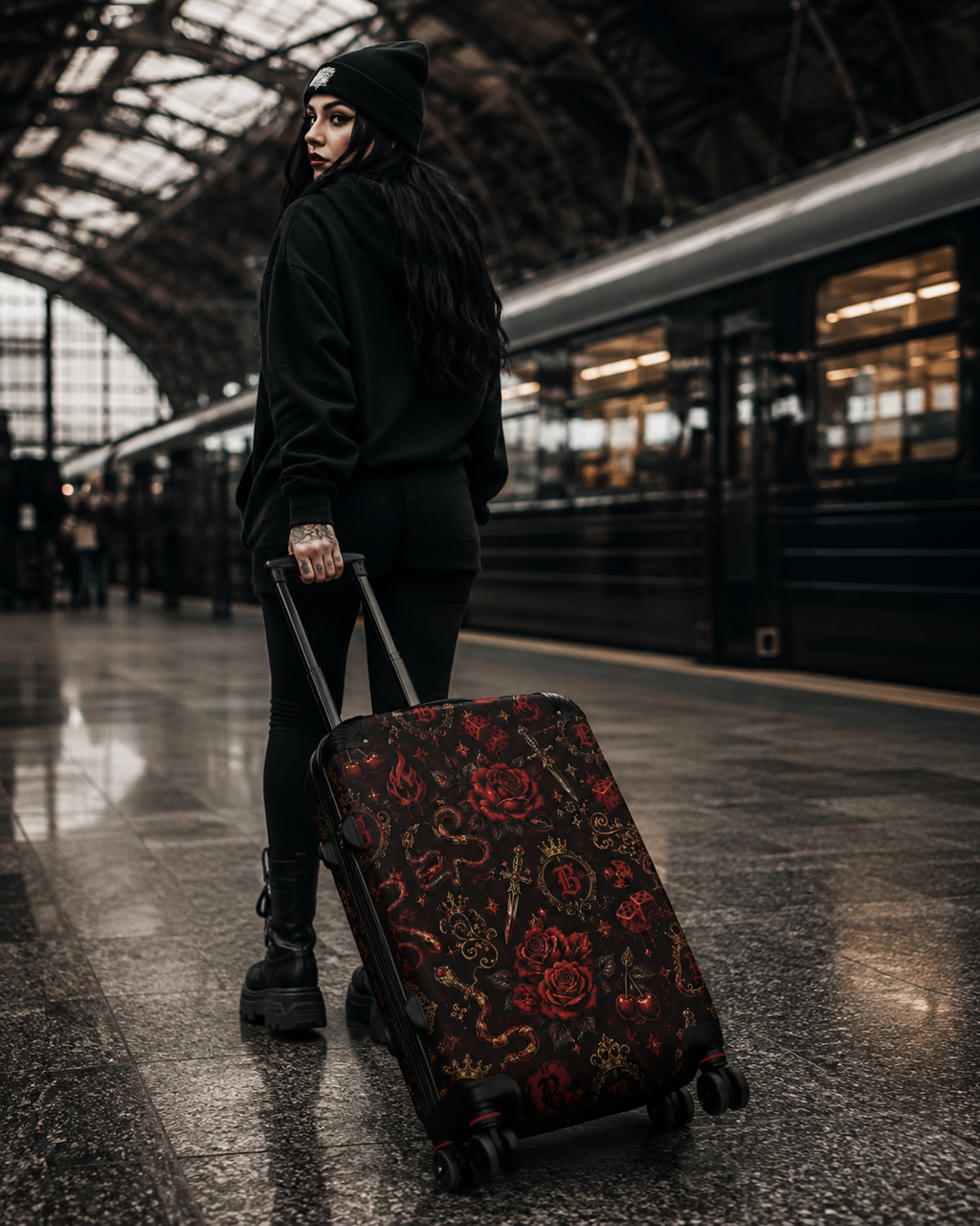 Baccam Red Roses Suitcase